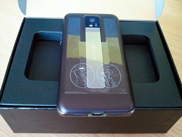 Lg optimus 2x elado a készülék hátulról