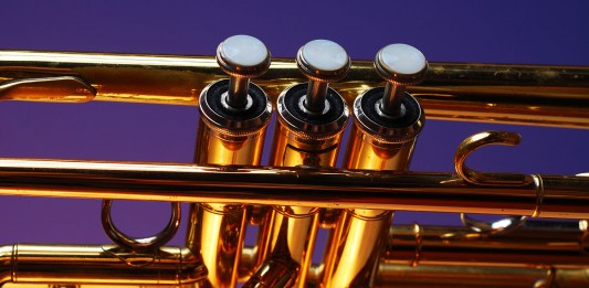 Trombitáló szomszéd Trombitáló szomszéd