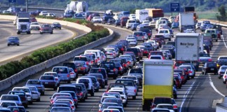 Dugóval teli hócipő Dugóval teli hócipő