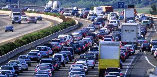 Dugóval teli hócipő Dugóval teli hócipő