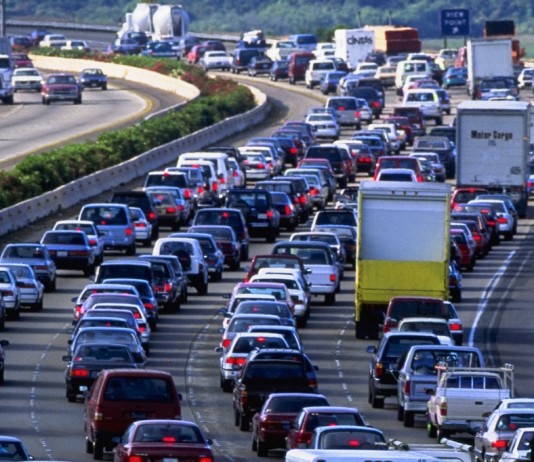 Dugóval teli hócipő Dugóval teli hócipő