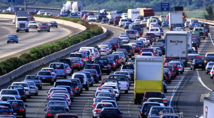 Dugóval teli hócipő Dugóval teli hócipő