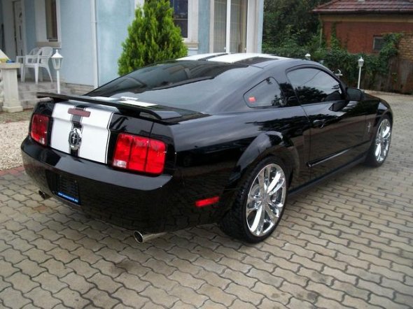 Ford Mustang Coupe 2