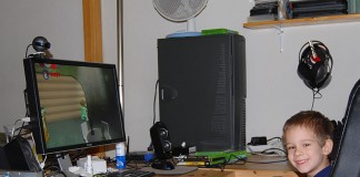 Peti beköltözött, én meg kiköltöztem Peti az xbox előtt